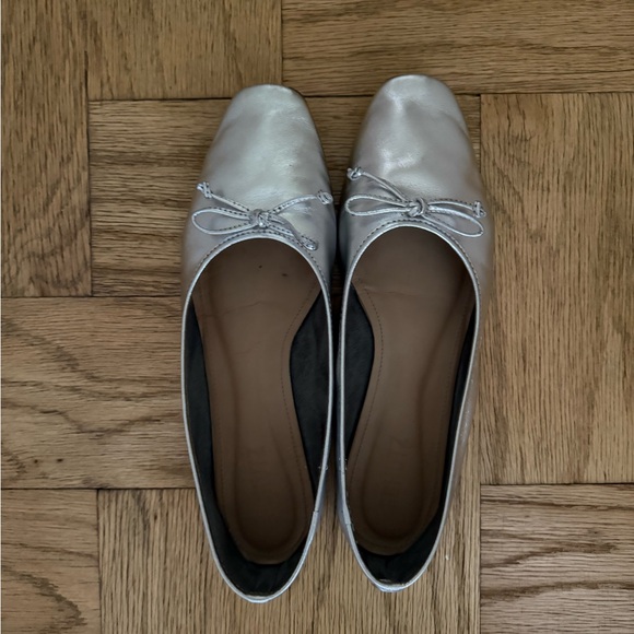 SCHUTZ Silver Women's Flats with Bow Detail - Picture 1 of 3